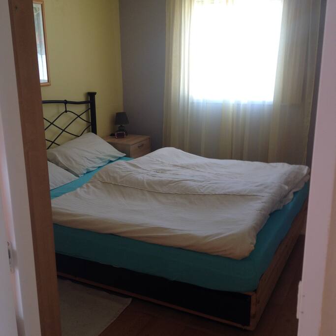 Schlafzimmer 1