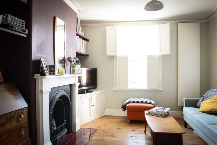 Victorian Cottage in Conservation Area, Greenwich. gallery image 3