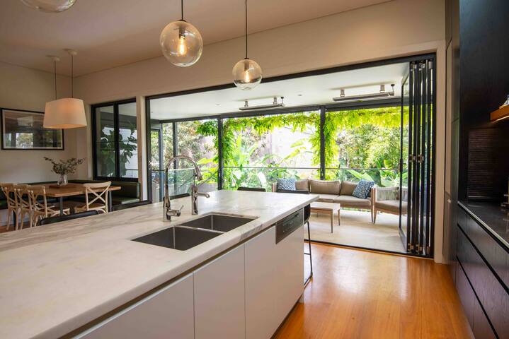 Luxury 4 bed home with pool in heart of Balmain gallery image 3