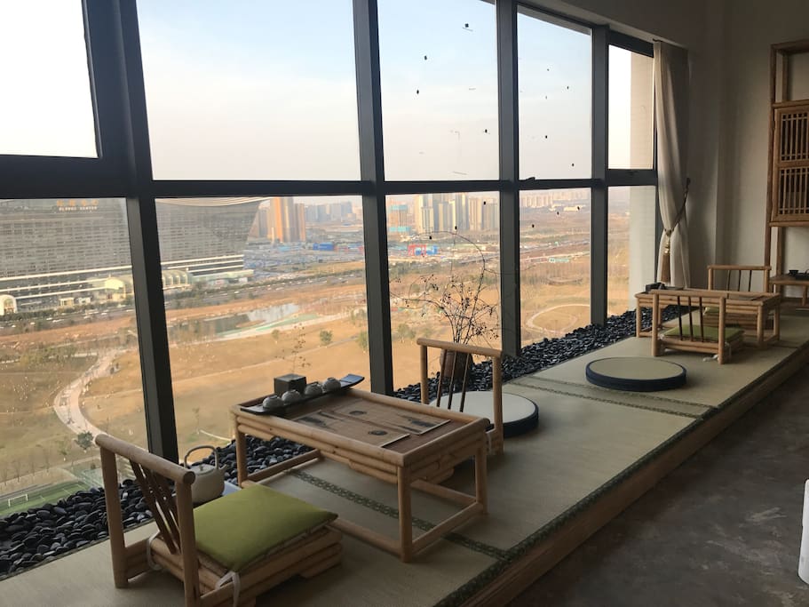 客厅落地窗正对环球中心