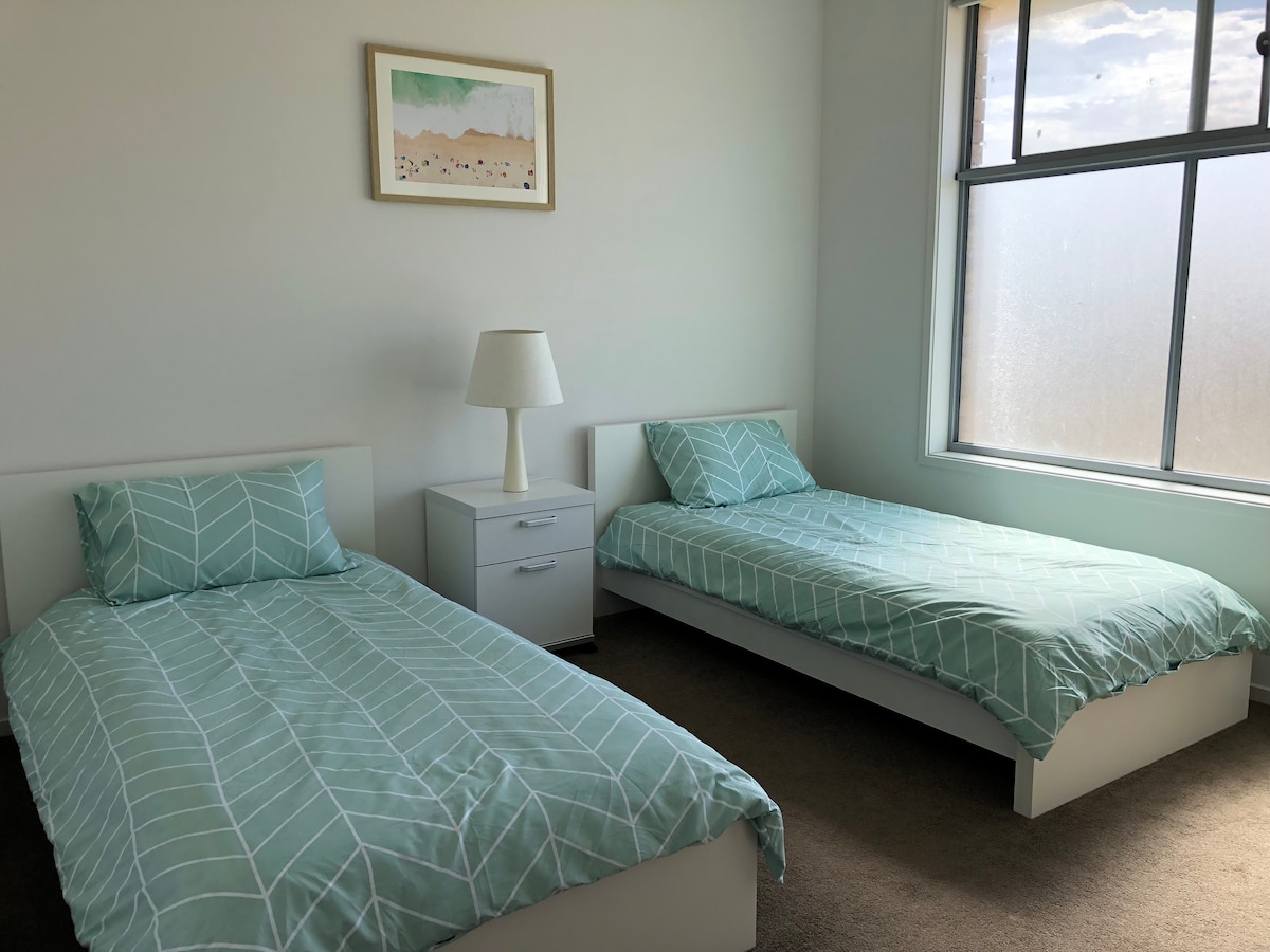 غرفة نوم في الطابق العلوي 