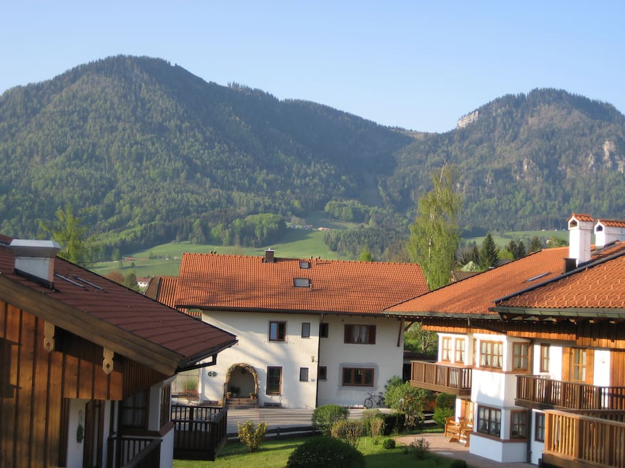 Sommerblick vom Balkon auf Unternberg