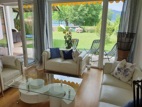 Lakeside & Mountain view - 4 bedroom family home