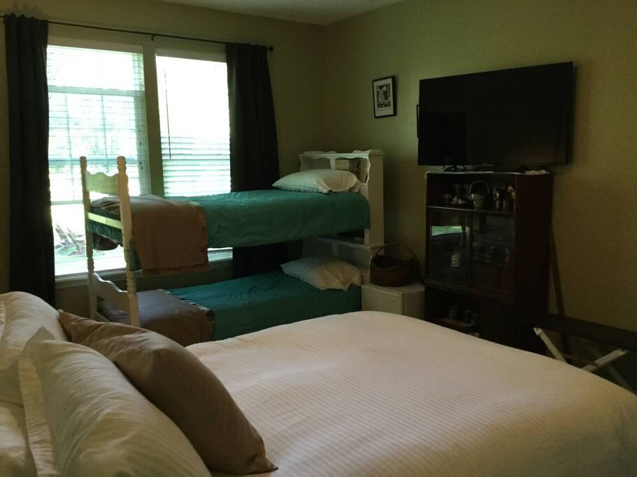 Smart TV, bunk beds.