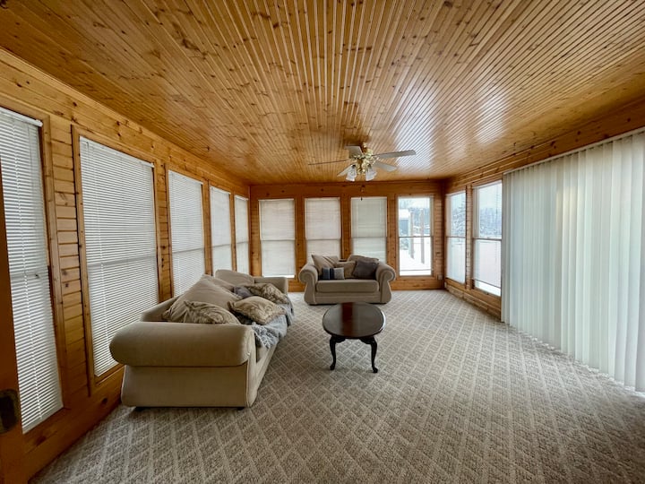 Knotty Pine Lakeview Ranch