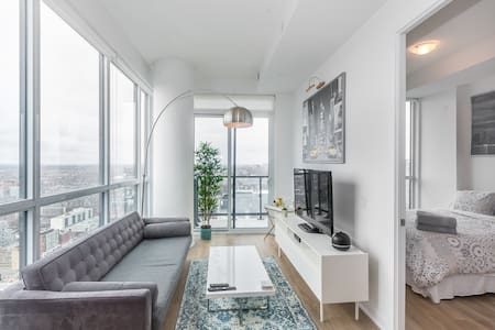 Corner unit penthouse heart of downtown Toronto!!!