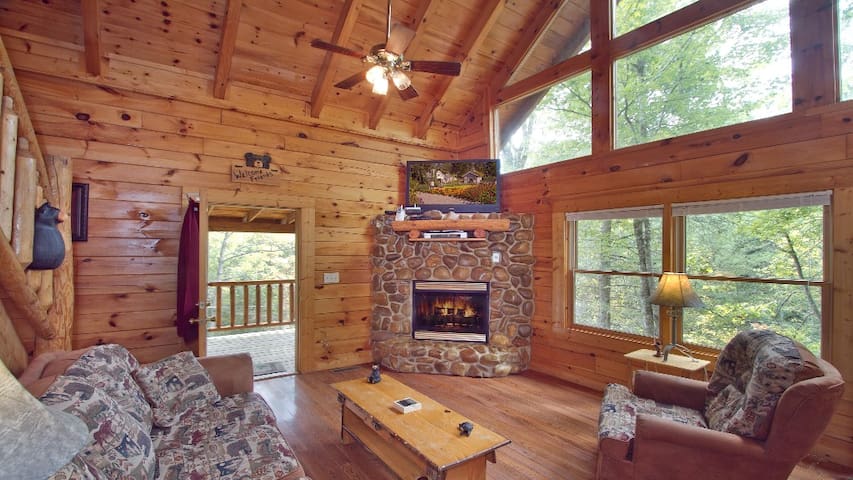 BringFIDOPetsOKRealLogCabinHotTubWhirlpoolArcade