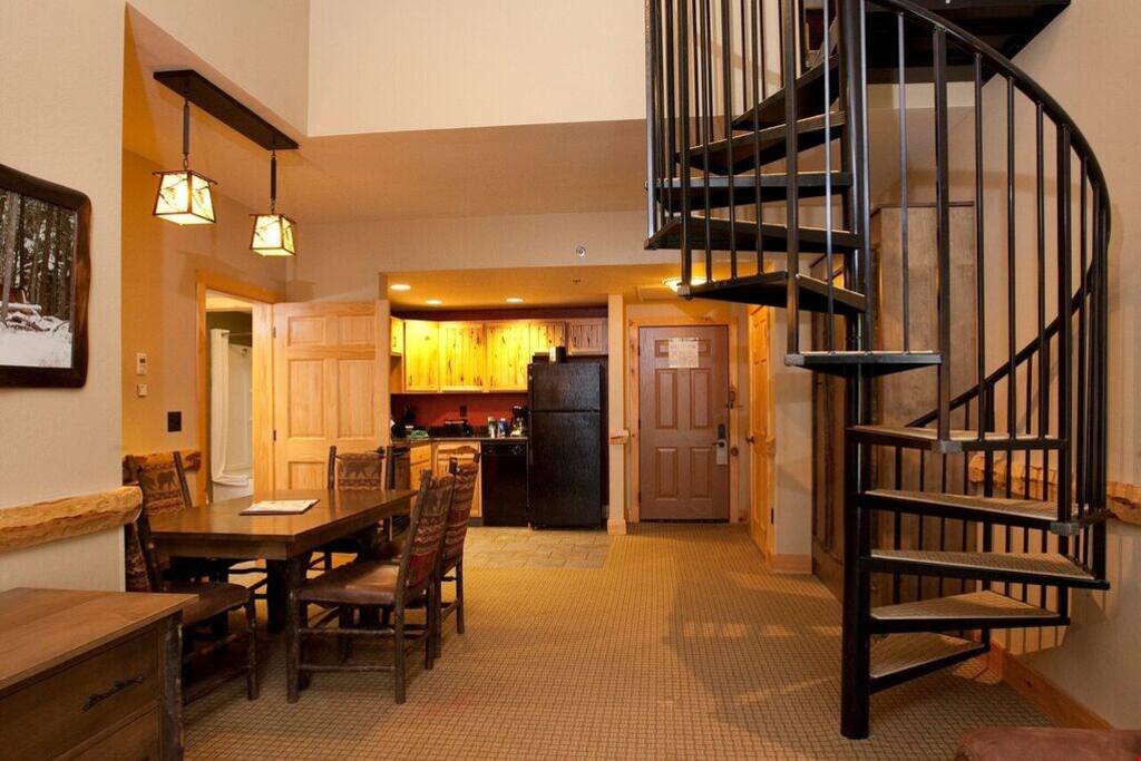 Prepare delicious meals for your friends and family in your personal kitchenette and enjoy your meals in the dining area with seating for your group