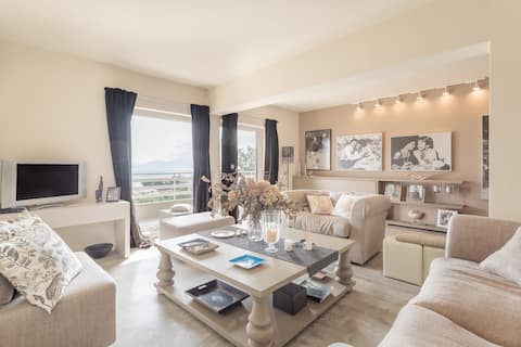Three room penthouse with sea view in Varkiza