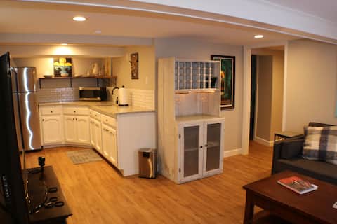 NOLA Suite Life - Safe and minutes to downtown