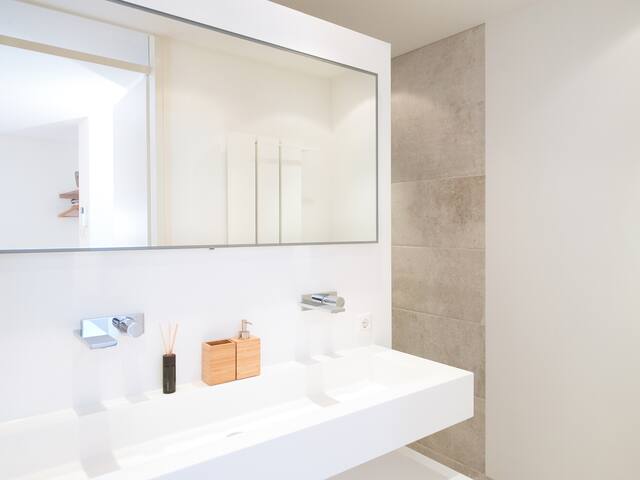 BizStay Harbour 70A Penthouse gallery image 3