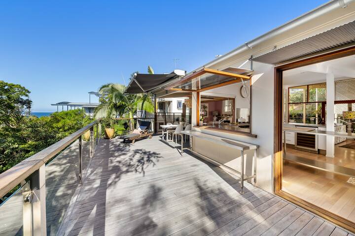 A private Oasis on the sands of Sunshine Beach gallery image 2