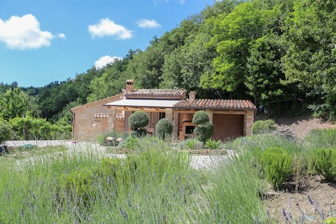 Stunning Le Marche private villa & pool sleeps 4.
