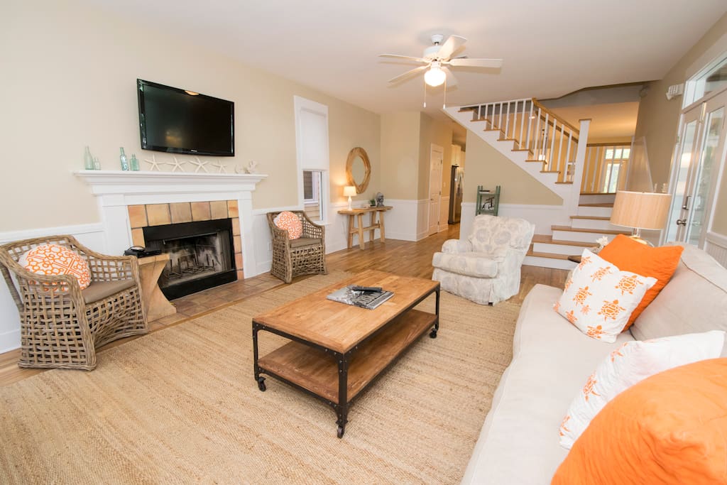 Fireplace,Hearth,Furniture,Bed,Bedroom