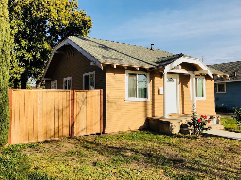Cute 1924 Craftsman in Heninger Park