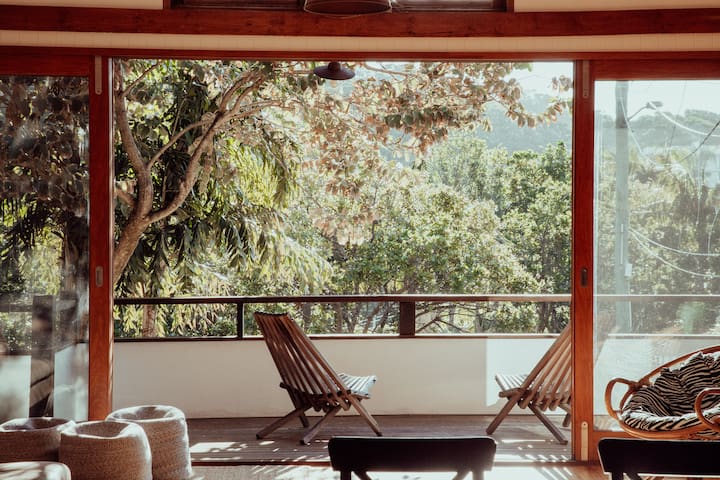 Old 55 Beach Apartment – Wategos, Luxe & Views