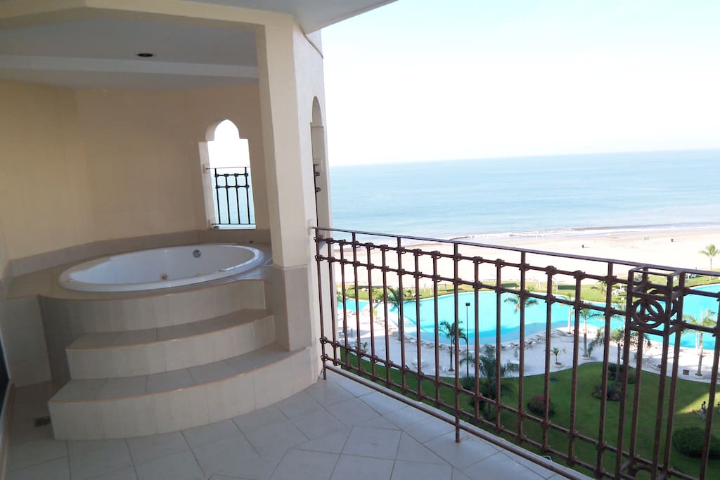 Private hot tub on balcony