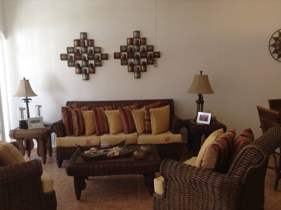 Open Floor Plan
Livingroom