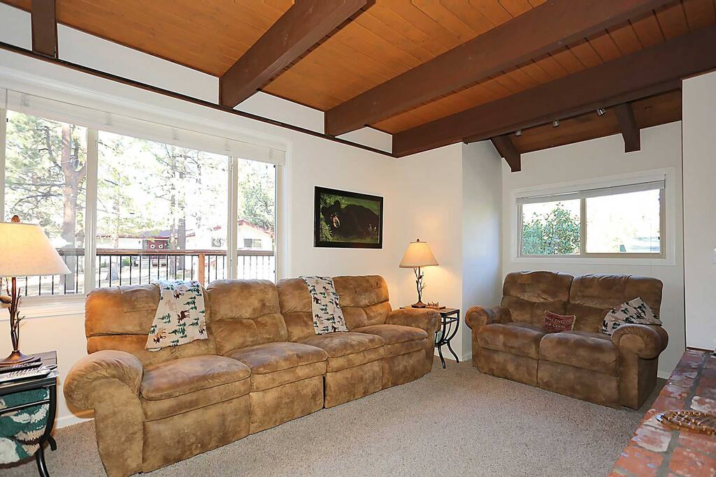 Couch,Furniture,Chair,Indoors,Room
