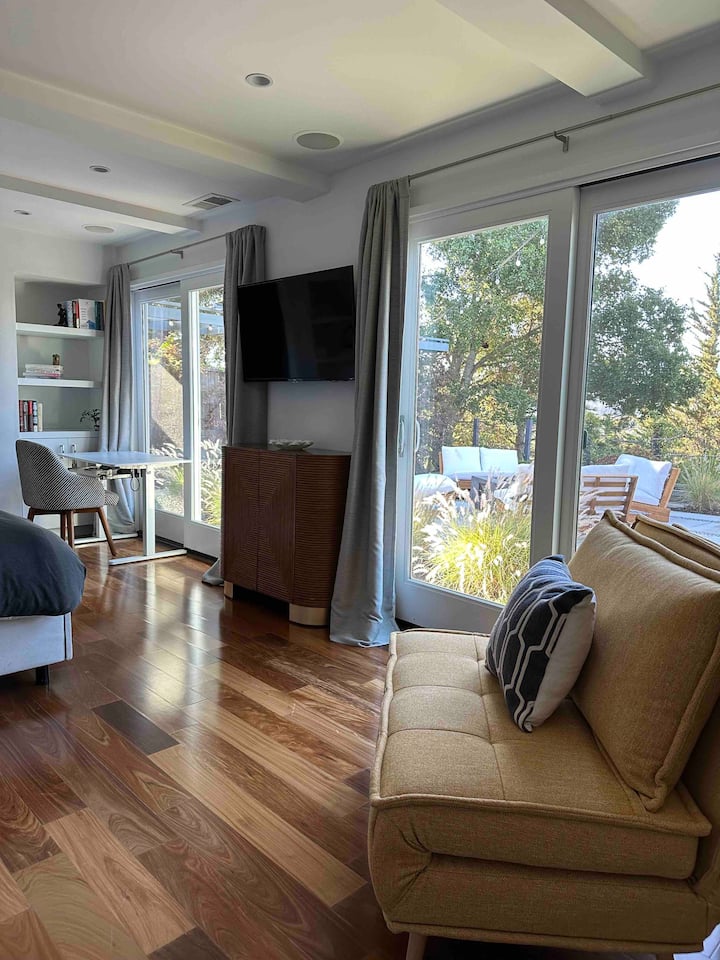 Private Modern Studio & Patio With Stunning Views - Redwood City, CA