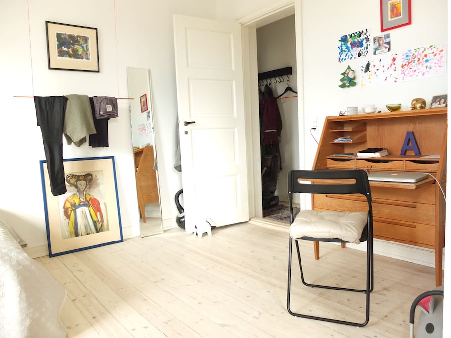Bedroom (one double bed, 140x200), en suite with the living room.