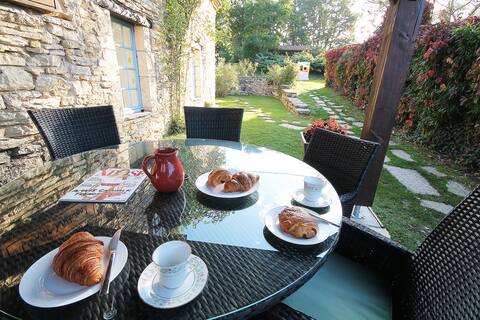 Heated pool, large garden, play areas