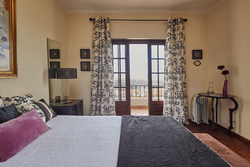 Private Bedroom
for two with balcony
Floor 1