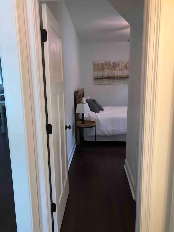 Shiko në dhomën e gjumit në katin e poshtëm #2 .