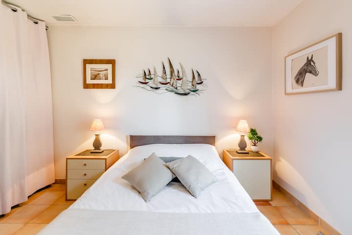 Spálňa n3 na prízemí s výhľadom na terasu