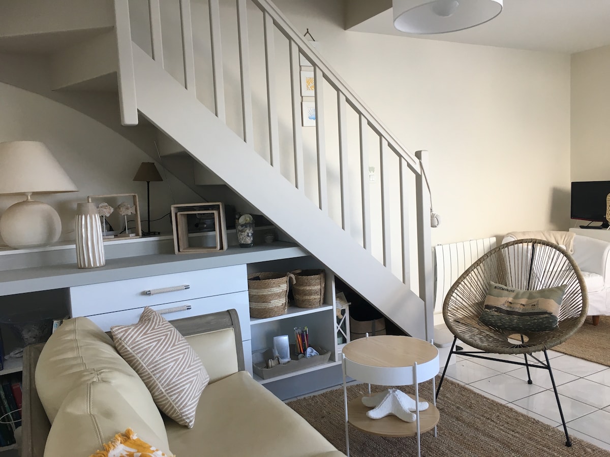 Popular Airbnb listing: "LA PETITE MAISON" Waterfront in Plouhinec