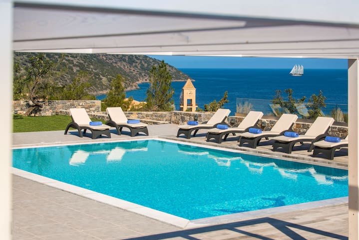 Villa Bellelen with a heated pool