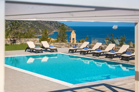 Villa Bellelen with a heated pool