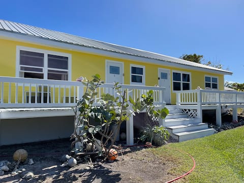 Duplex w/dock access Sleeps 8 - Green Turtle Cay
