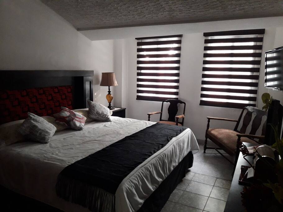 Recámara con cama King size