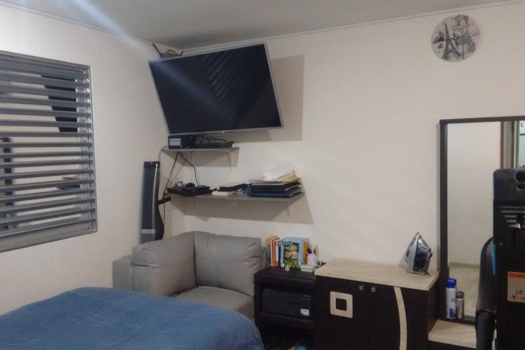 HABITACIÓN / TV ROOM