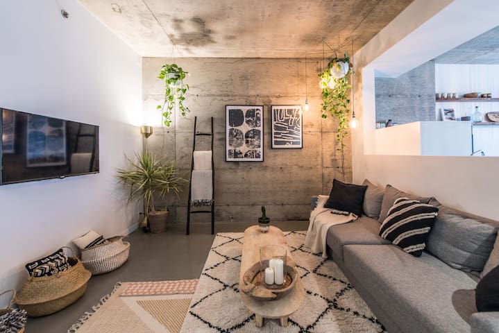 Enchanting Oasis, nestled in Downtown Montreal