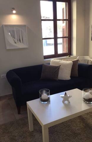 (3A) Central 3 bedroom Suite with loft in Psiri ! gallery image 5