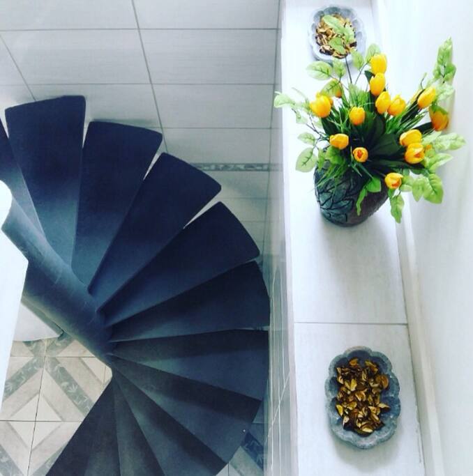 Escada de acesso a copa da Coliving Rebouças.