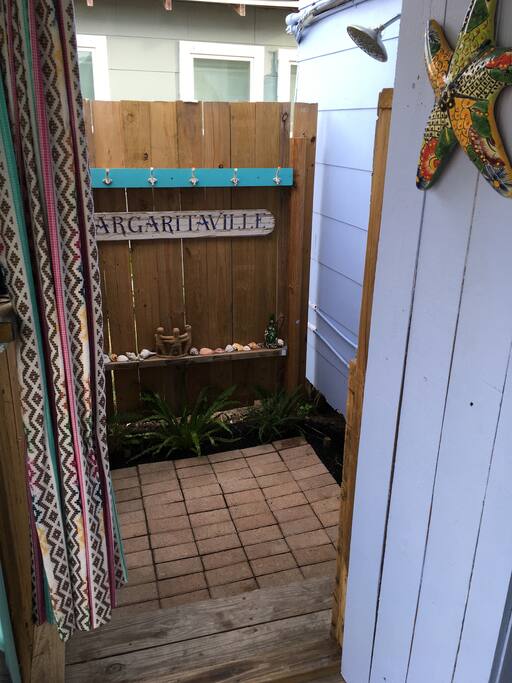 Outdoor shower (hot & cold).
