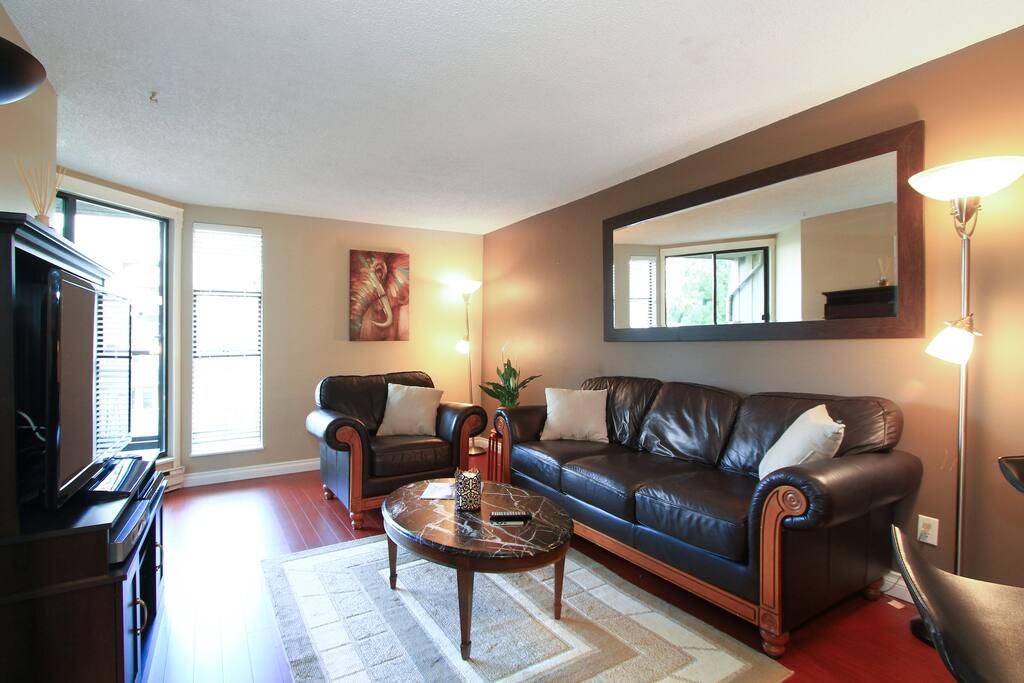 Spacious living room