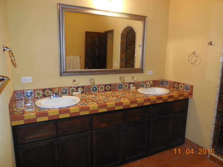 Მექსიკური მოტივი სააბაზანოში