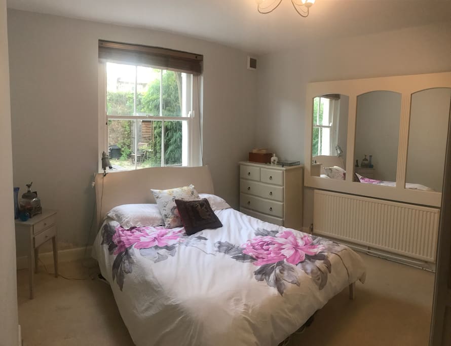 Master bedroom, king size bed