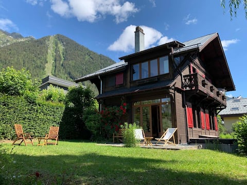 Airbnb performant: Clos 66-Traditional chalet with a hot tub & sauna à Chamonix Mont Blanc