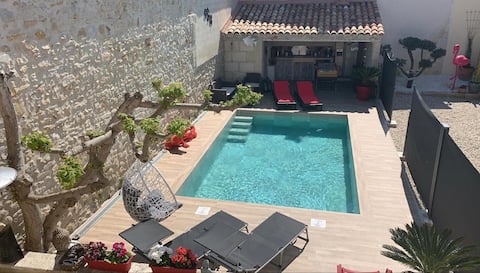 Beautiful House in Provence with Heated Pool