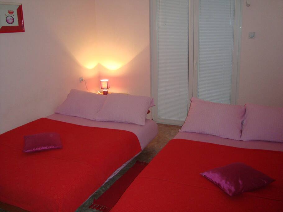 2 Double Beds