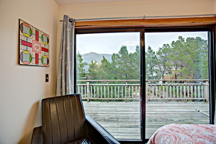 Спалня №2 : Затваряне за тези, които искат да се отпуснат и да се насладят на книга в тишината, която е плажният живот. 