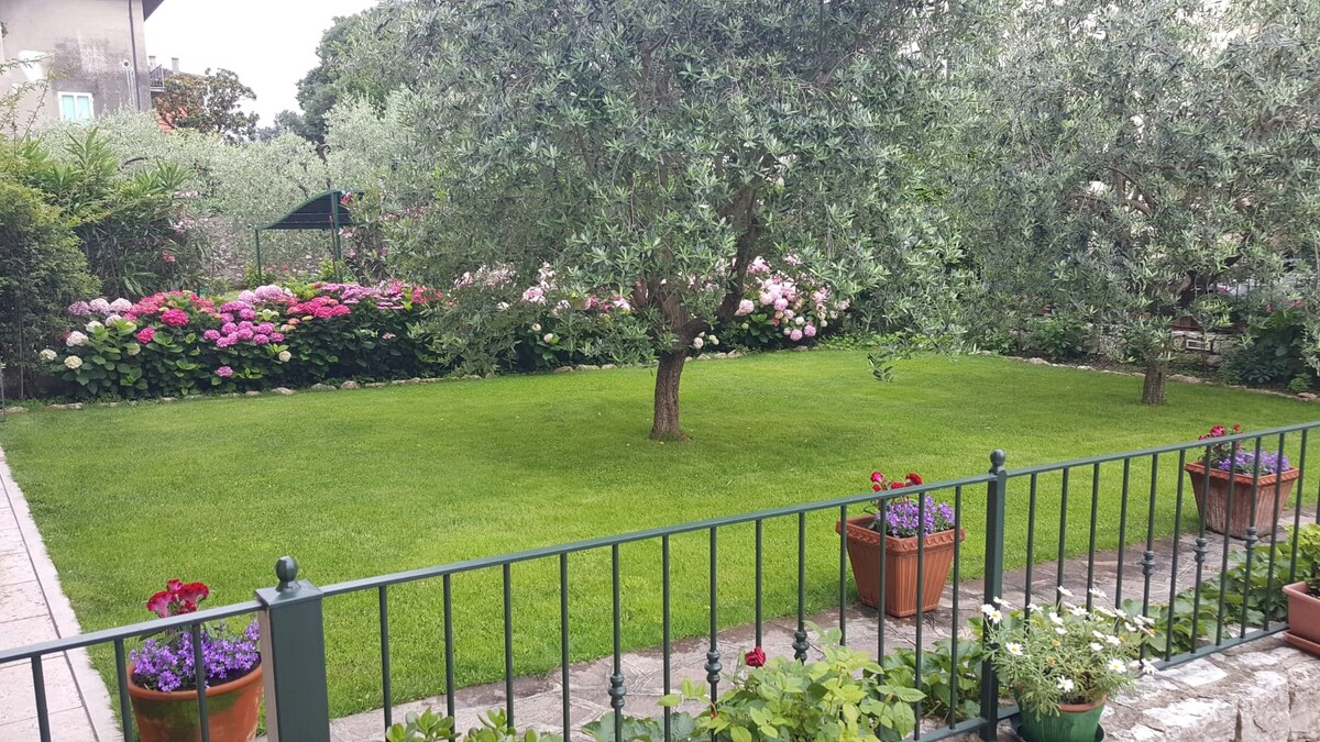 Top performing Airbnb: Casa Gemma - apartment with garden in Torri Del Benaco