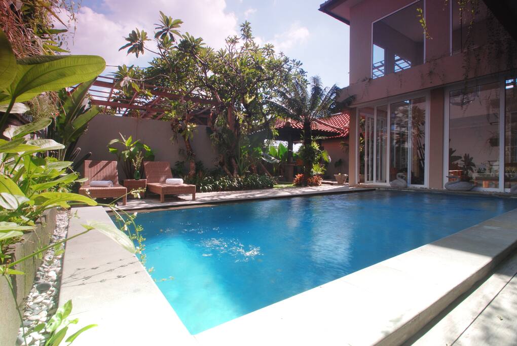 BIG SWIMMING POOL