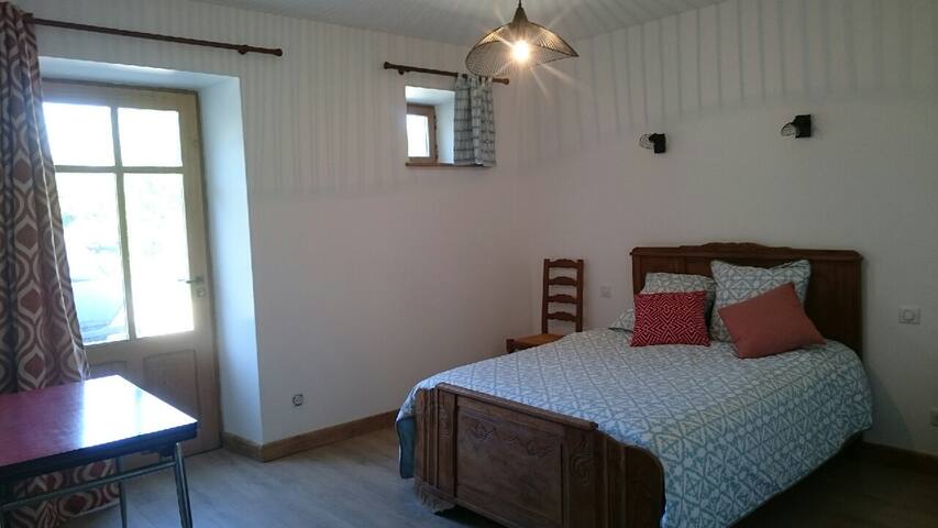 la chambre de julie avec salle de bain privée