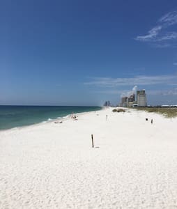 Awesome getaway at a 2BR/2BA Condo in Gulf Shores!